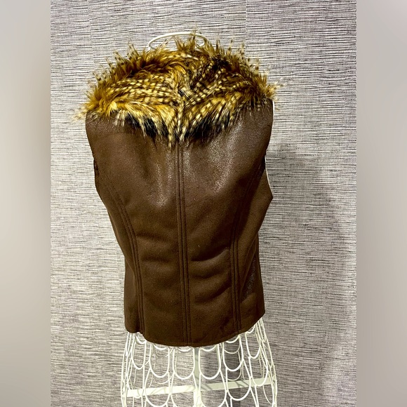 Vest - Picture 2 of 4